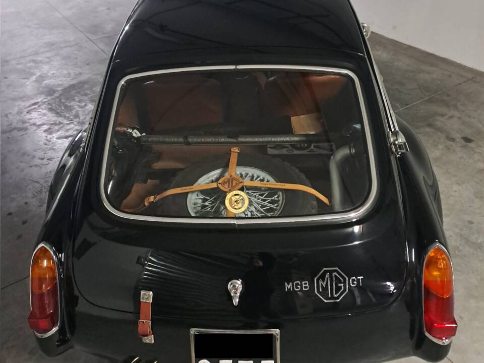 Image 2/5 of MG MGB GT (1970)
