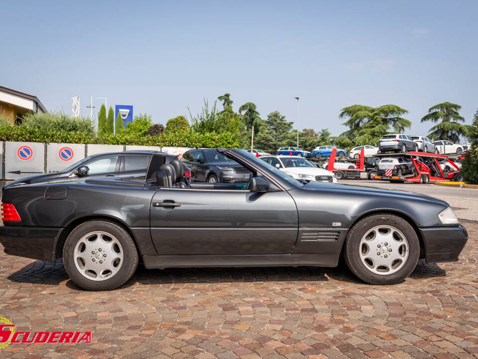 Afbeelding 6/34 van Mercedes-Benz 500 SL (1992)