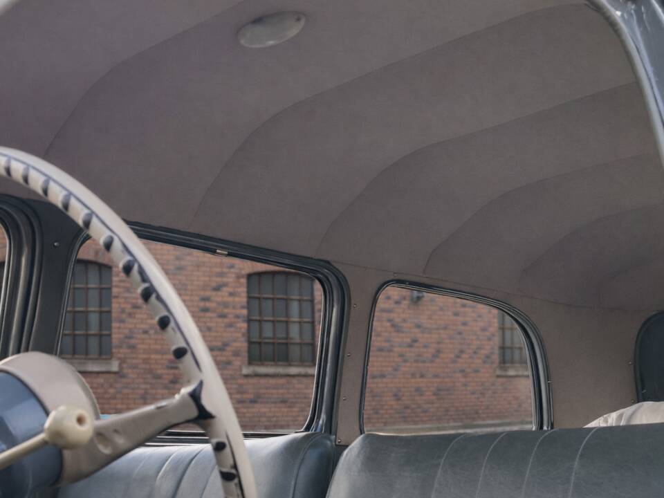 Image 22/28 de Peugeot 203 Familiale (1953)