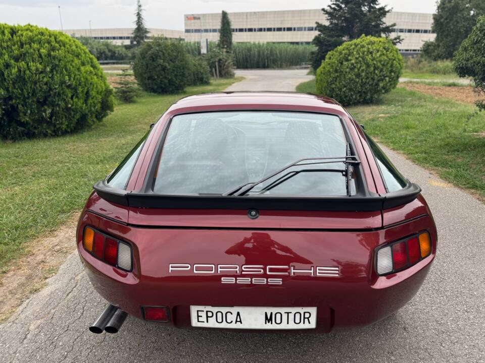Image 27/32 of Porsche 928 S (1988)