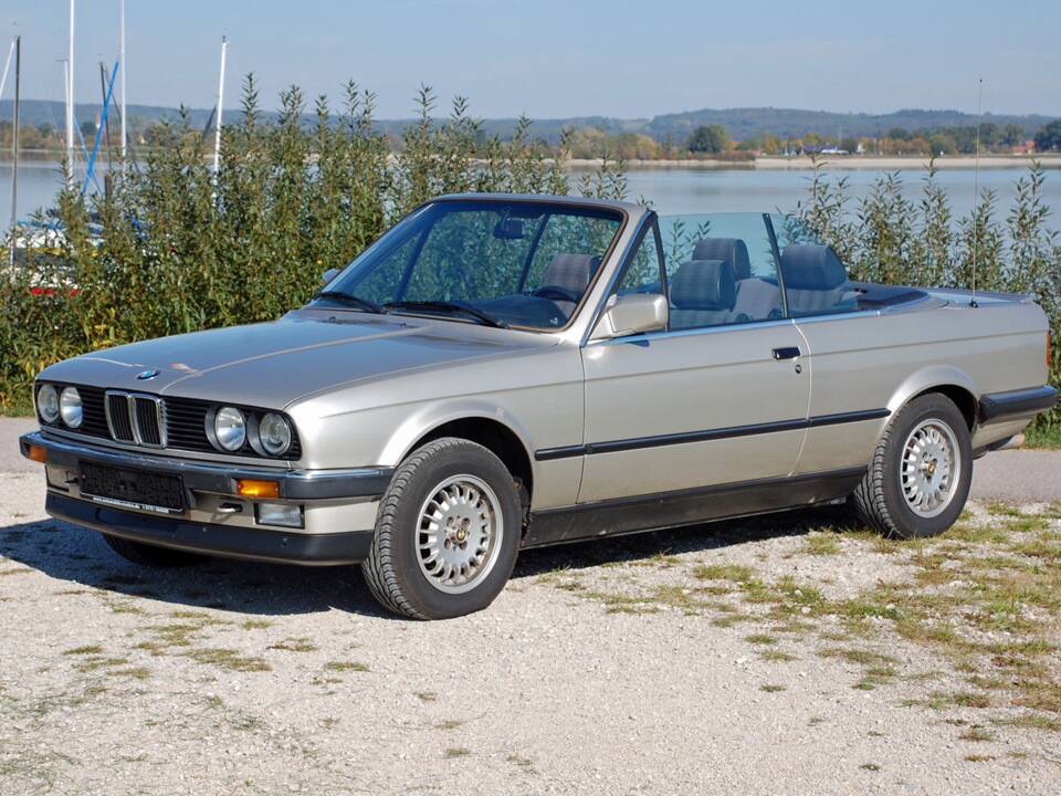 Afbeelding 1/25 van BMW 320i (1990)