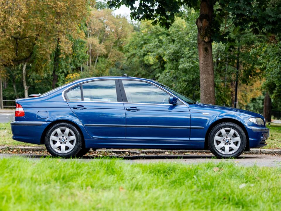 Image 2/38 of BMW 325i (2002)