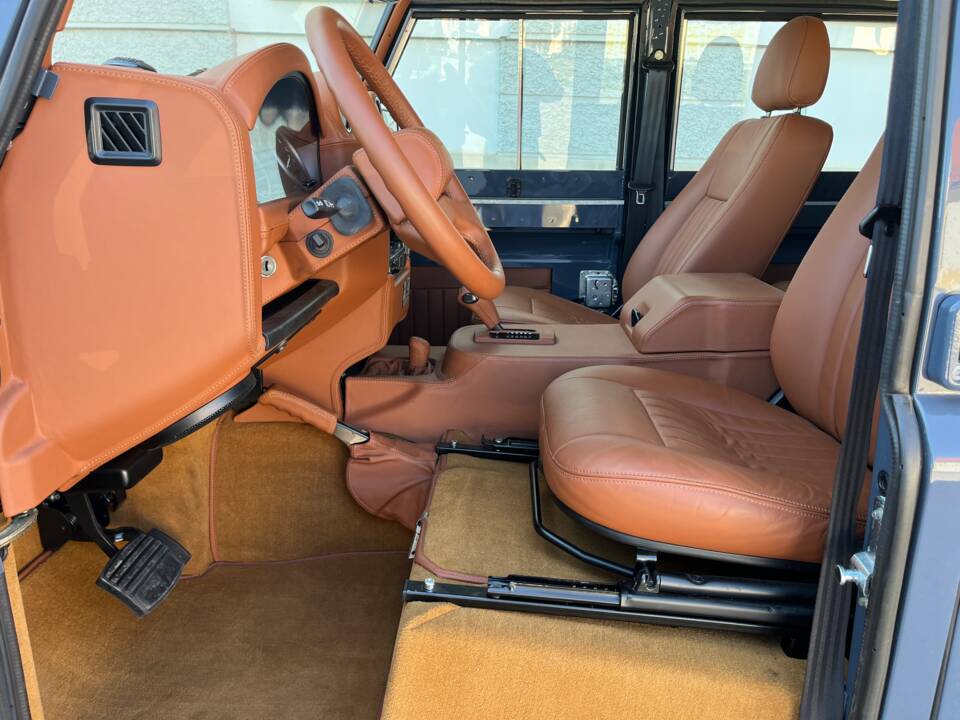 Bild 35/100 von Land Rover Defender 110 (2014)