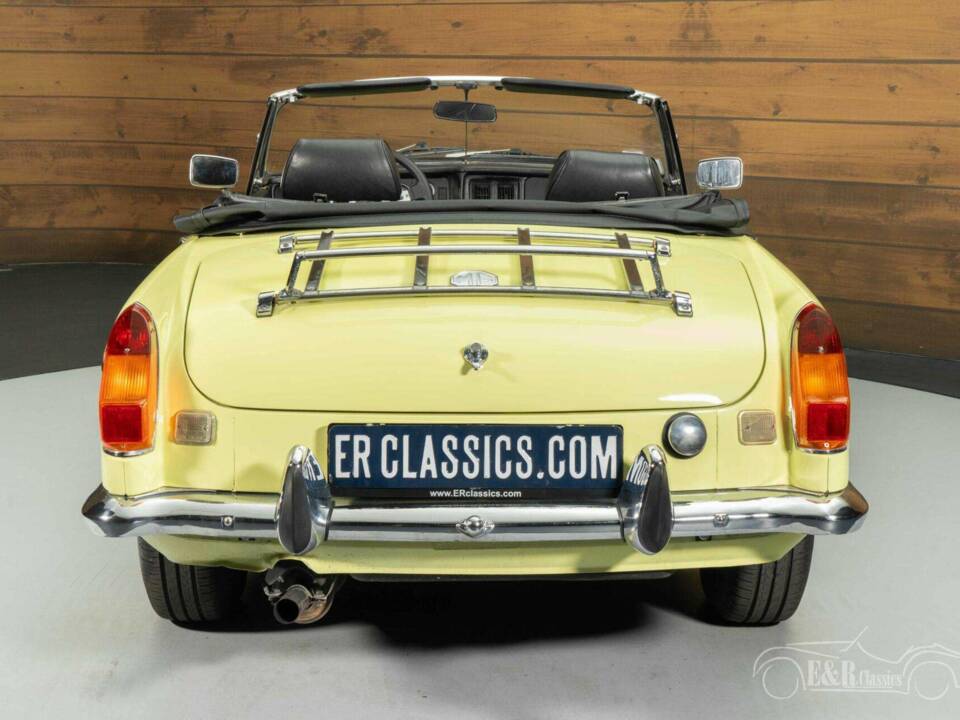 Image 13/19 de MG MGB (1977)