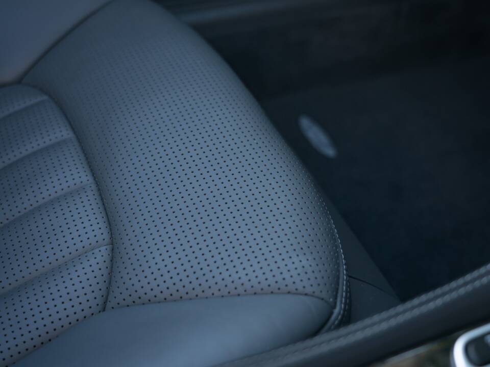 Image 7/51 of Mercedes-Benz SL 65 AMG (2007)