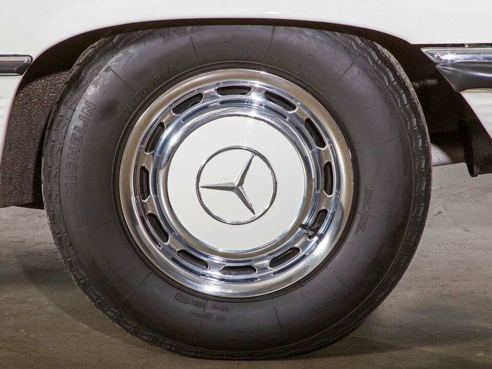 Image 23/30 of Mercedes-Benz 350 SL (1972)