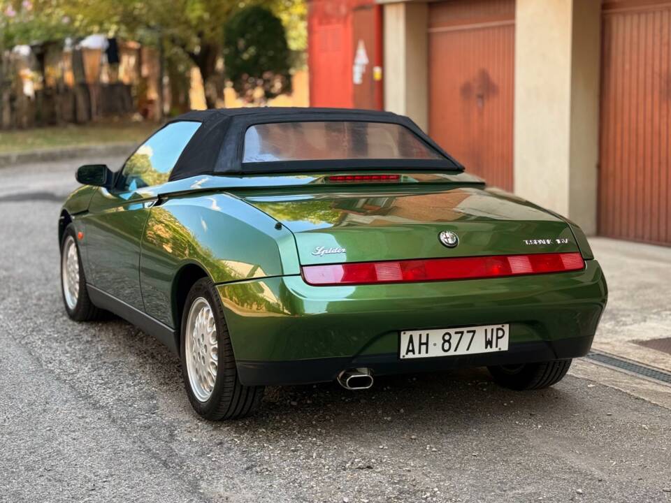 Bild 13/43 von Alfa Romeo Spider 2.0 Twin Spark 16V (1995)