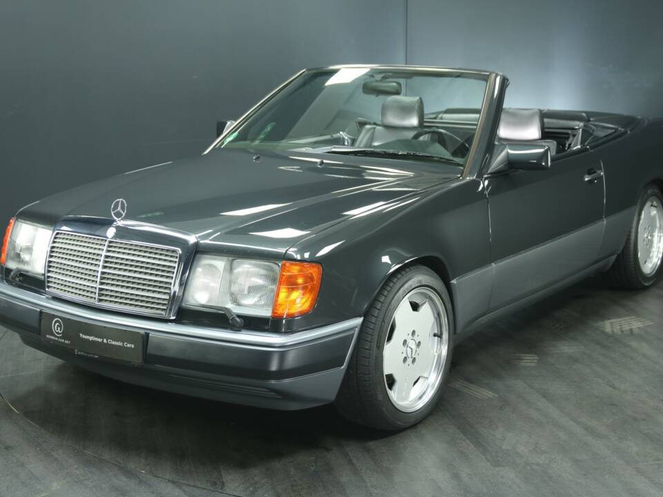 Afbeelding 10/82 van Mercedes-Benz 300 CE-24 3.4 AMG (1993)