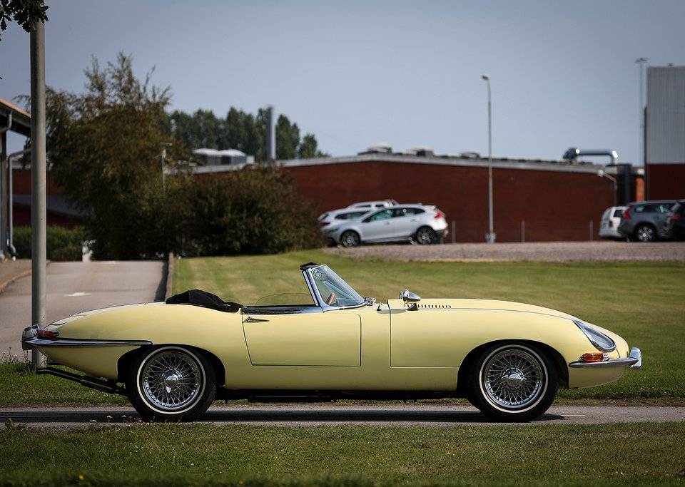 Image 23/35 de Jaguar E-Type (1967)