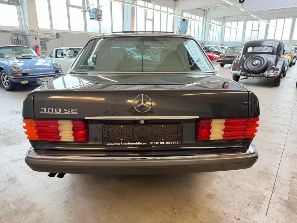 Bild 10/46 von Mercedes-Benz 300 SE (1990)