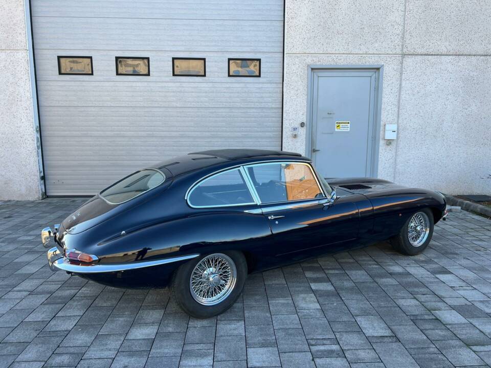 Image 9/33 of Jaguar E-Type 4.2 (1966)