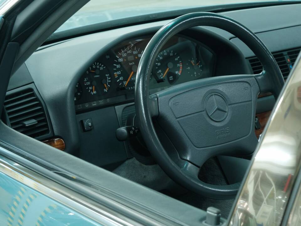 Bild 27/50 von Mercedes-Benz 300 SE (1991)