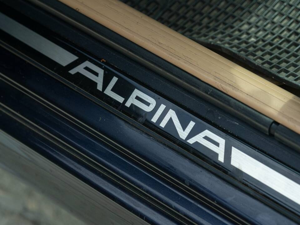 Immagine 41/50 di ALPINA B10 V8 Touring (1998)