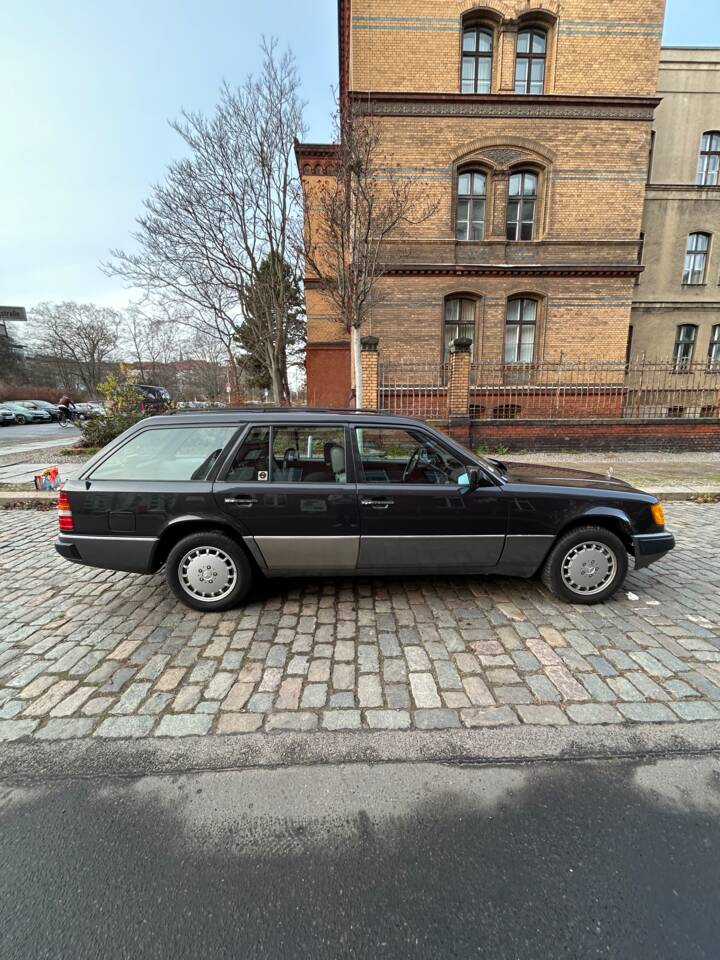 Image 6/21 of Mercedes-Benz 300 TE 4-Matic (1992)