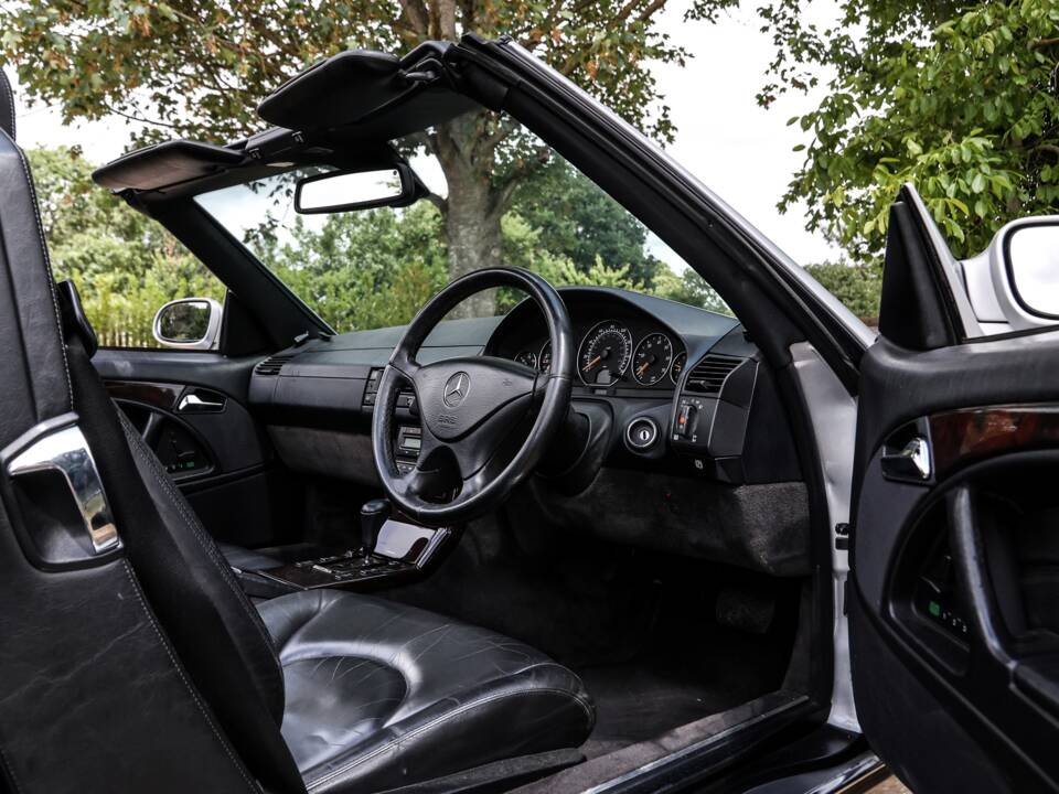 Bild 4/31 von Mercedes-Benz SL 280 (2000)