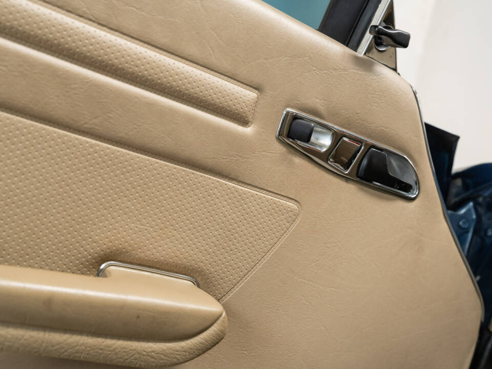 Image 8/40 of Mercedes-Benz 300 SL (1987)