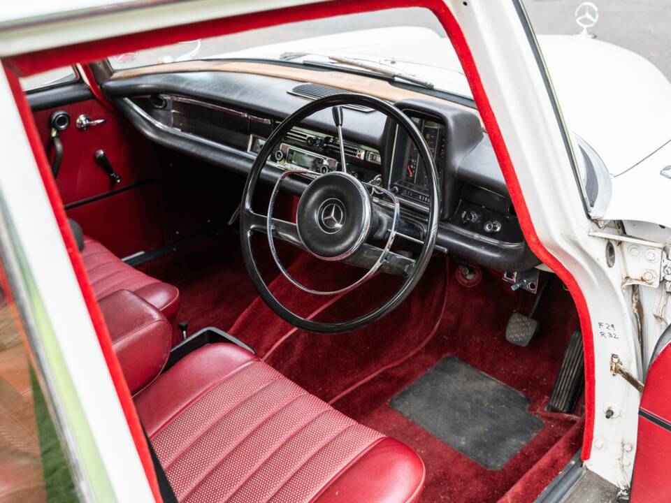 Image 4/35 of Mercedes-Benz 190 c (1965)