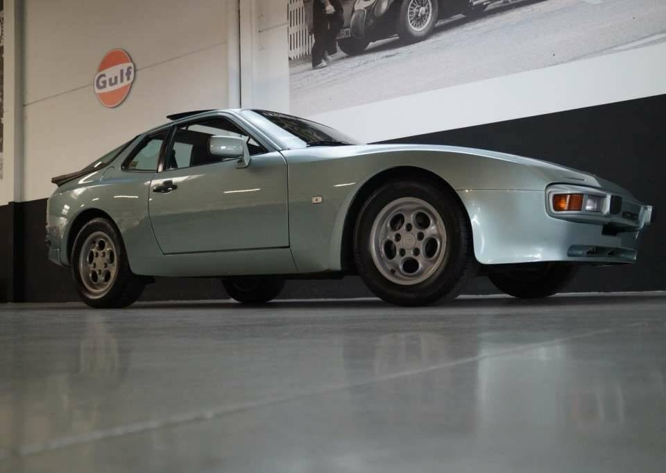 Image 17/50 de Porsche 944 Turbo (1986)