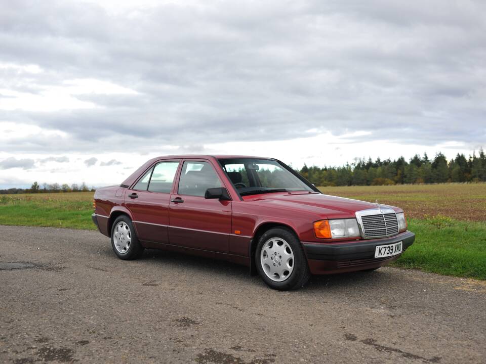 Image 14/31 of Mercedes-Benz 190 E (1993)