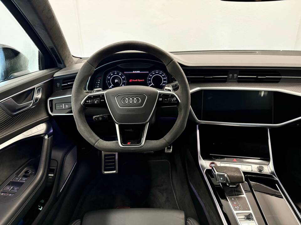 Immagine 17/31 di Audi RS6 Avant (2021)