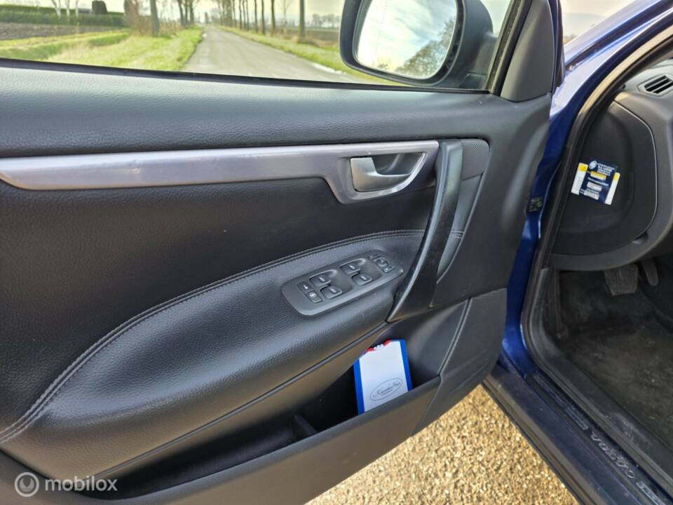 Bild 15/33 von Volvo V 70 2.4 (2002)