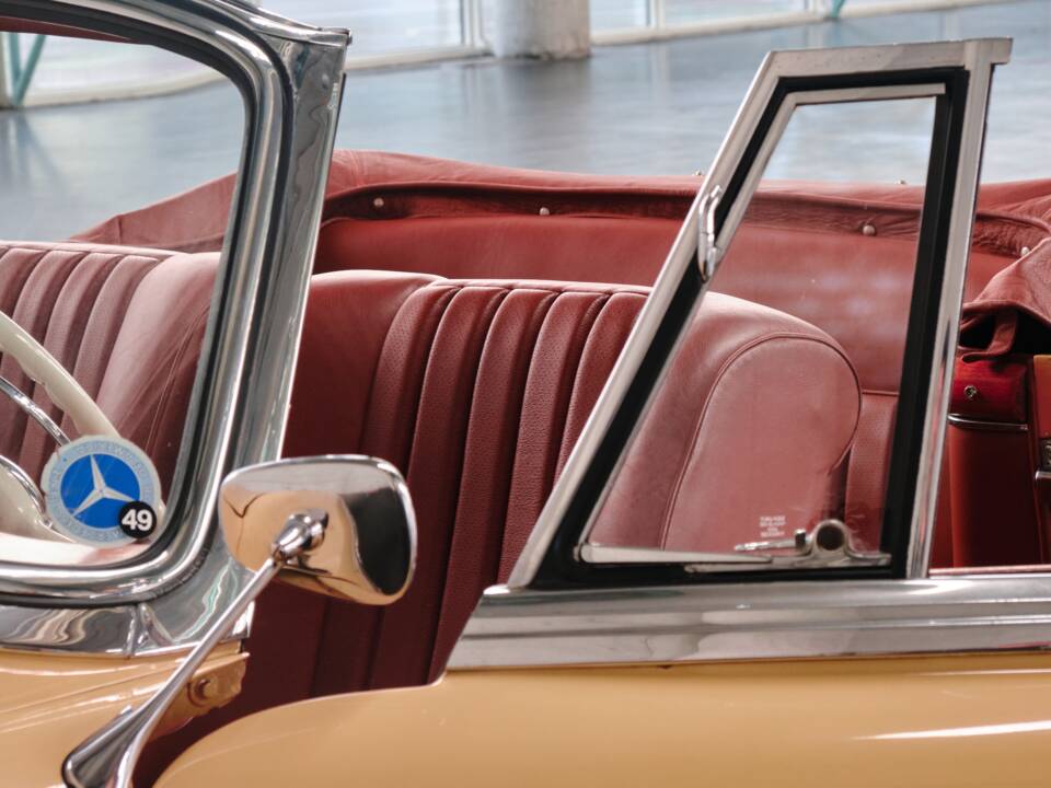 Immagine 42/50 di Mercedes-Benz 220 S Cabriolet (1958)