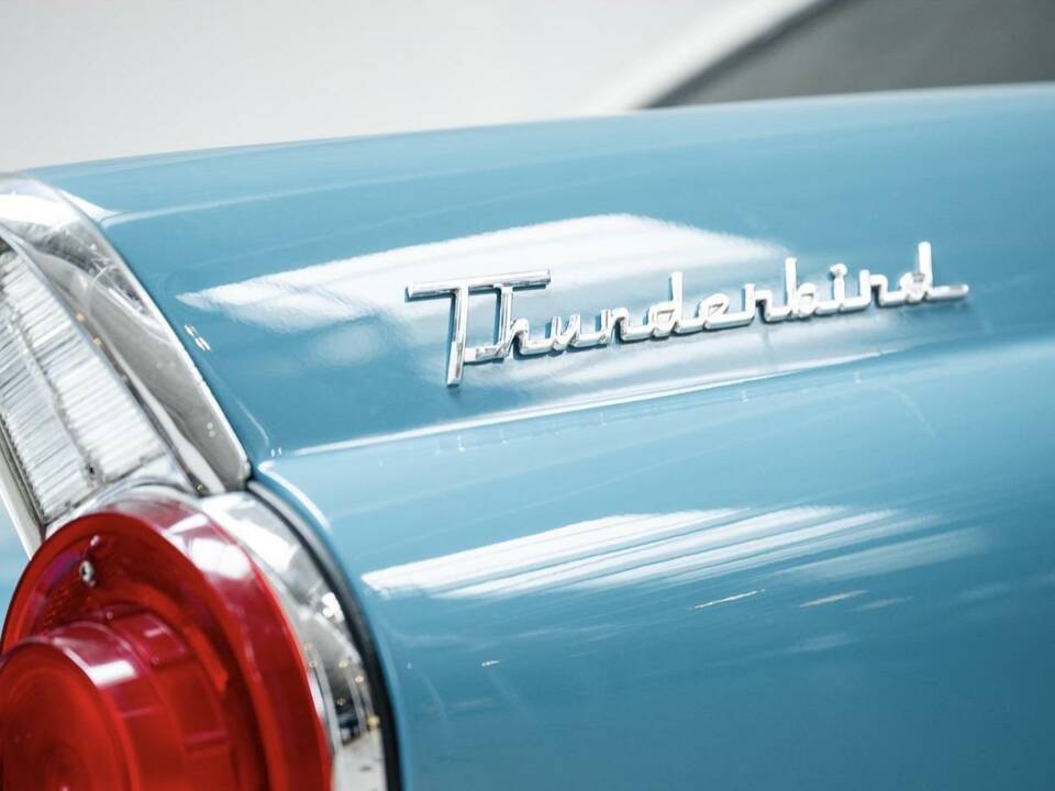 Image 21/41 of Ford Thunderbird (1956)
