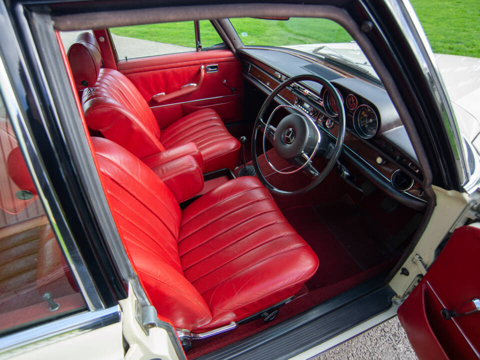 Image 9/34 de Mercedes-Benz 280 SE (1969)