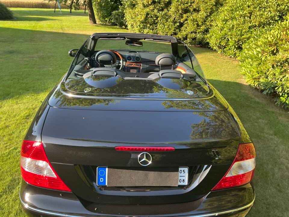 Immagine 10/41 di Mercedes-Benz CLK 320 (2003)
