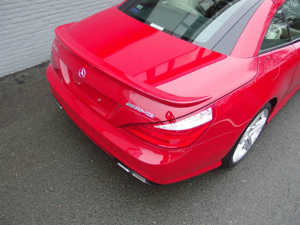 Image 18/99 of Mercedes-Benz SL 63 AMG (2012)