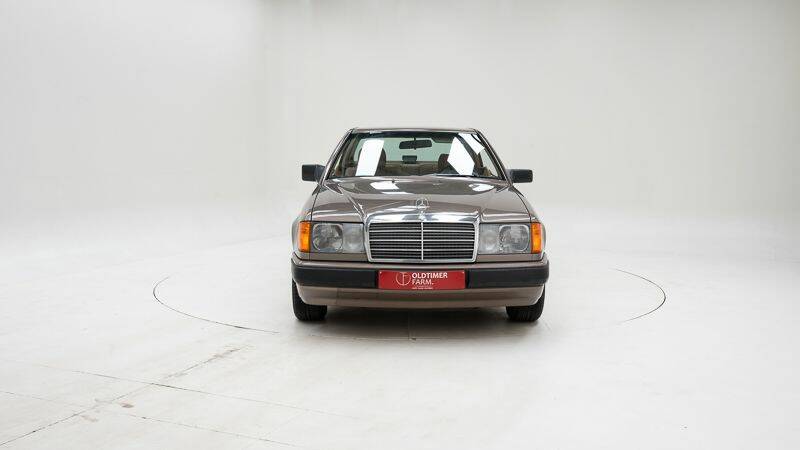 Bild 5/15 von Mercedes-Benz 230 CE (1988)