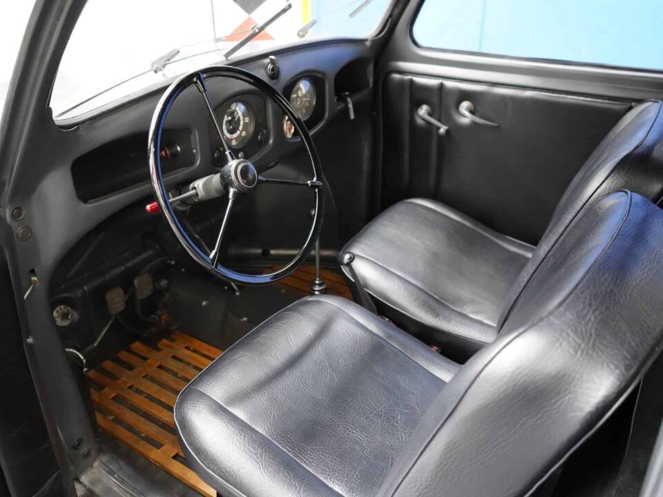 Image 2/8 of Volkswagen KdF - Kommandeurswagen (1943)