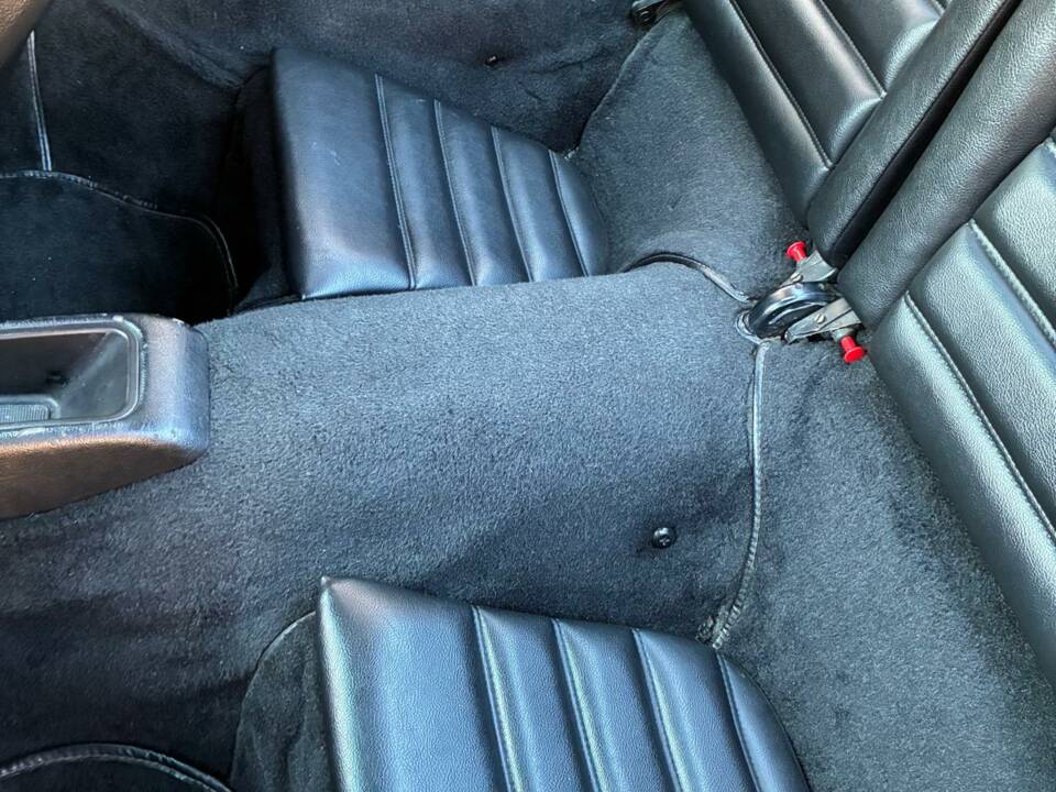 Image 31/36 de Porsche 911 Carrera 4 (1989)