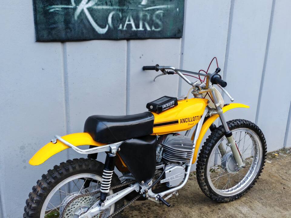 Imagen 4/9 de Ancillotti DUMMY (1976)