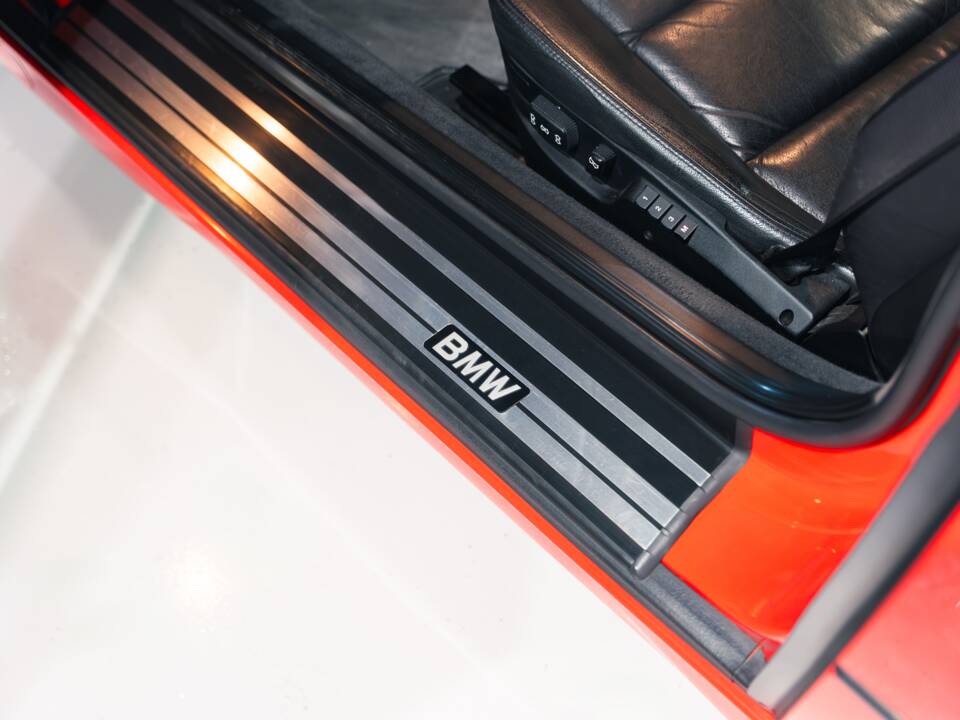 Image 26/33 of BMW 850i (1991)