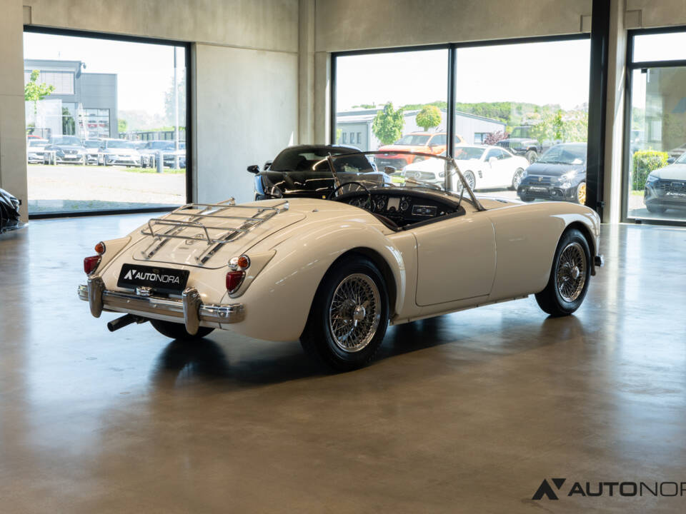 Image 4/65 of MG MGA 1600 (1960)