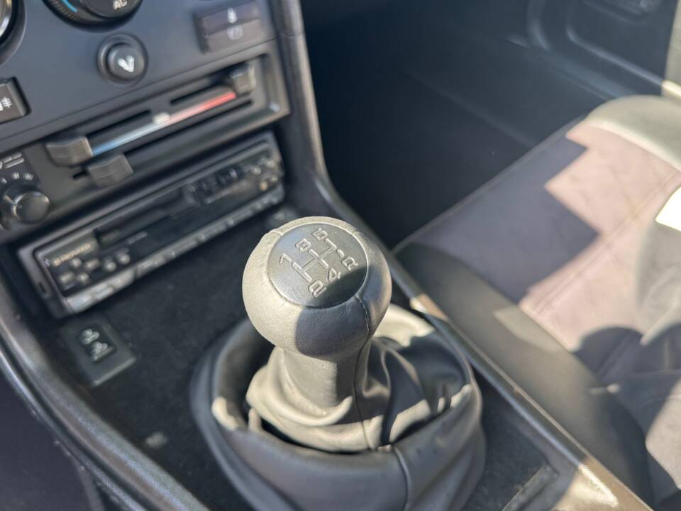 Image 23/35 of Porsche 924 S (1986)