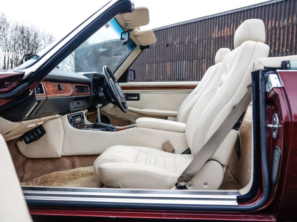 Image 37/45 of Jaguar XJS 5.3 V12 (1993)