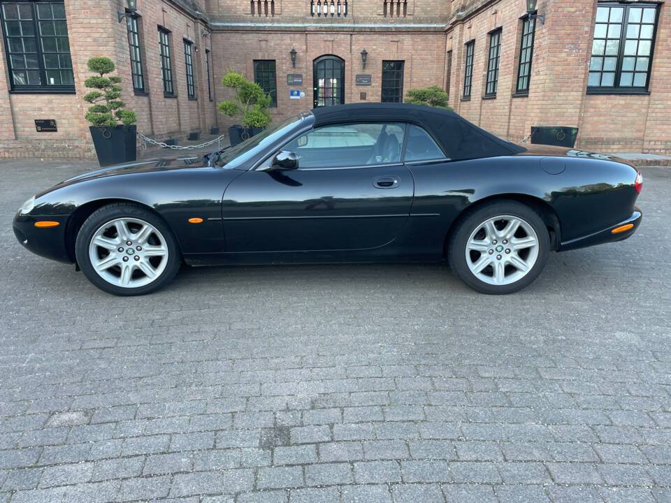 Imagen 4/46 de Jaguar XK8 4.0 (1997)
