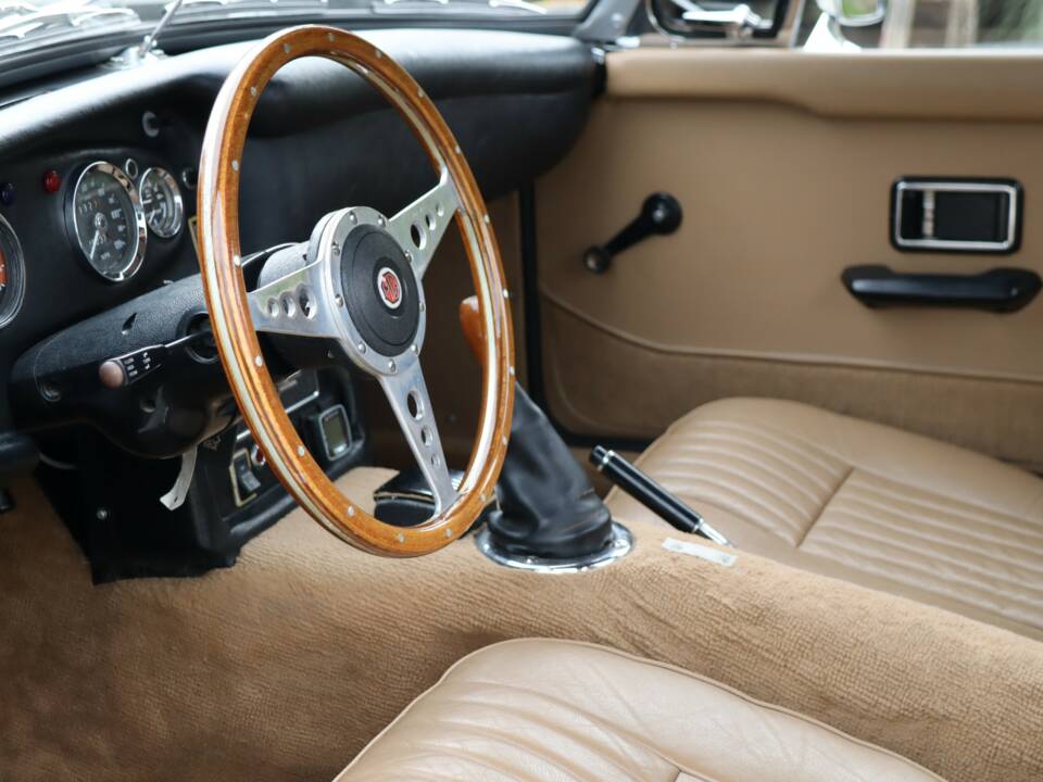Afbeelding 43/50 van MG MGB (1973)