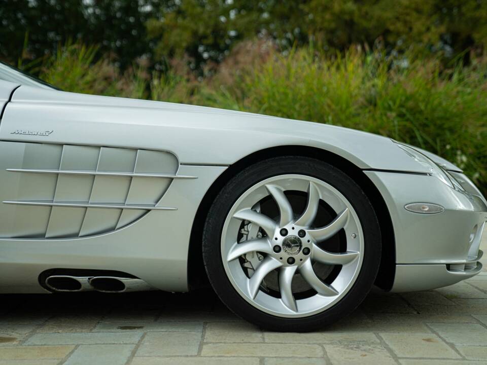 Image 48/50 of Mercedes-Benz SLR McLaren (2005)