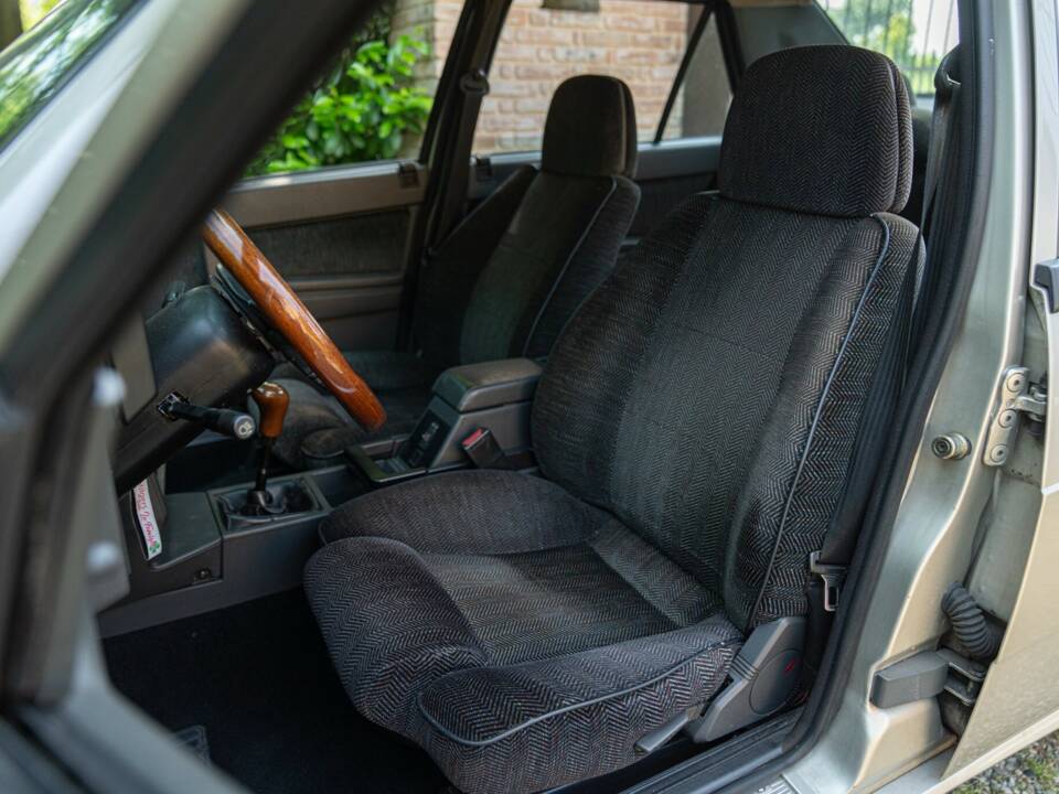 Bild 33/50 von Alfa Romeo 75 2.0 Twin Spark (1989)