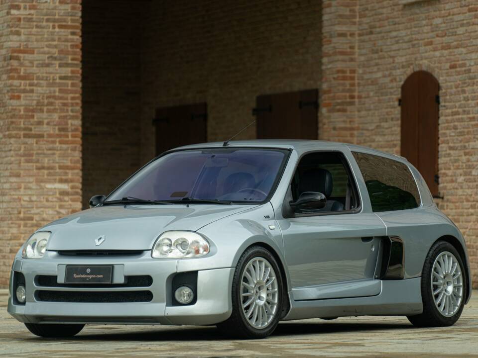 Immagine 1/50 di Renault Clio II V6 (2002)