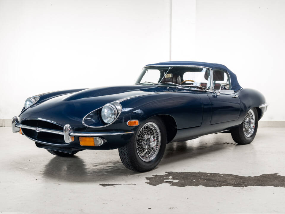 Image 1/36 of Jaguar E-Type (1969)