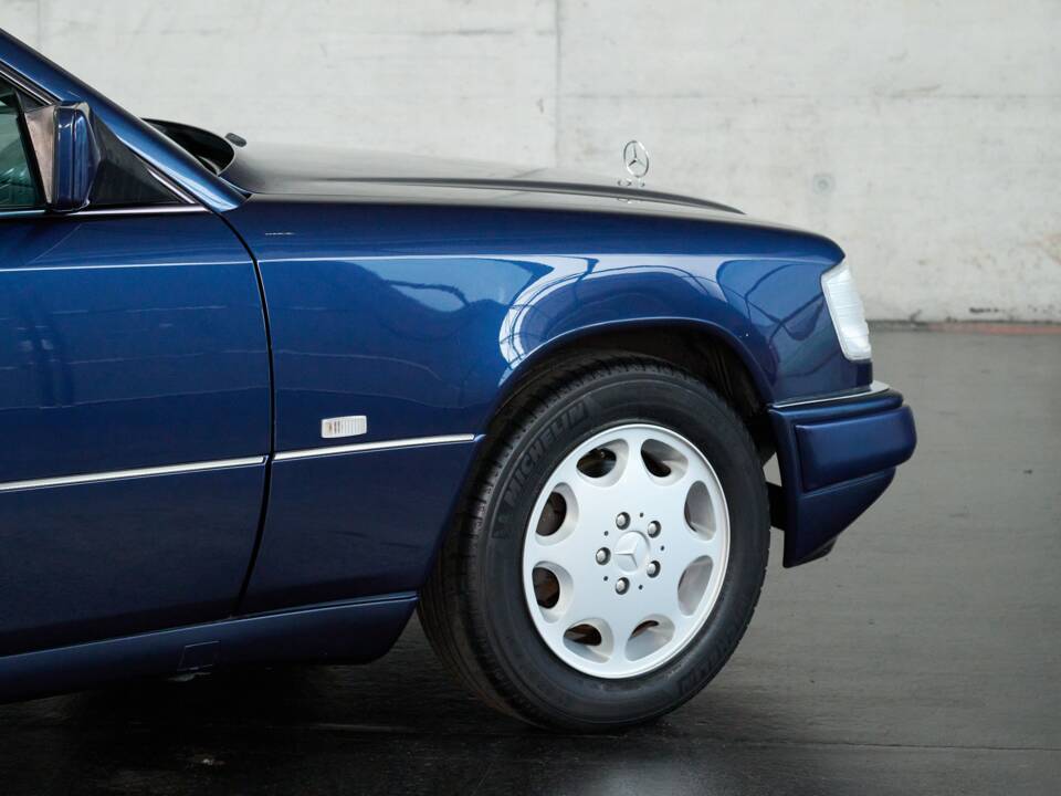 Bild 38/50 von Mercedes-Benz E 200 (1996)