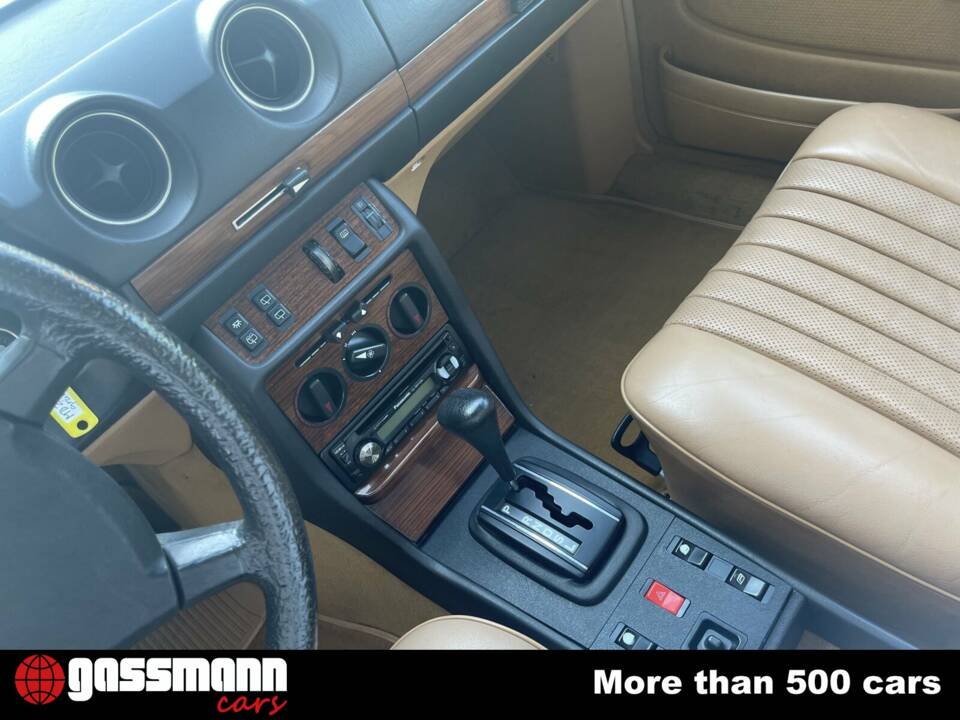 Image 13/15 of Mercedes-Benz 280 TE (1985)