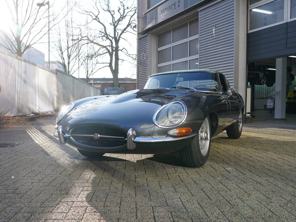 Image 9/19 of Jaguar E-Type 4.2 (1965)