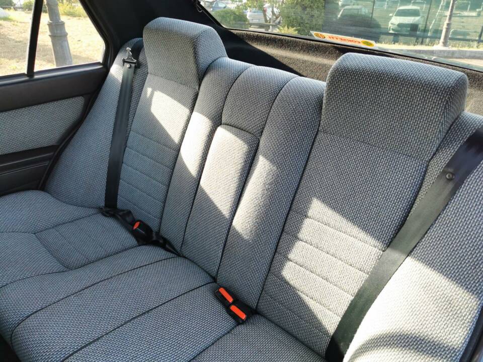 Image 20/45 of Alfa Romeo 75 1.8 (1987)