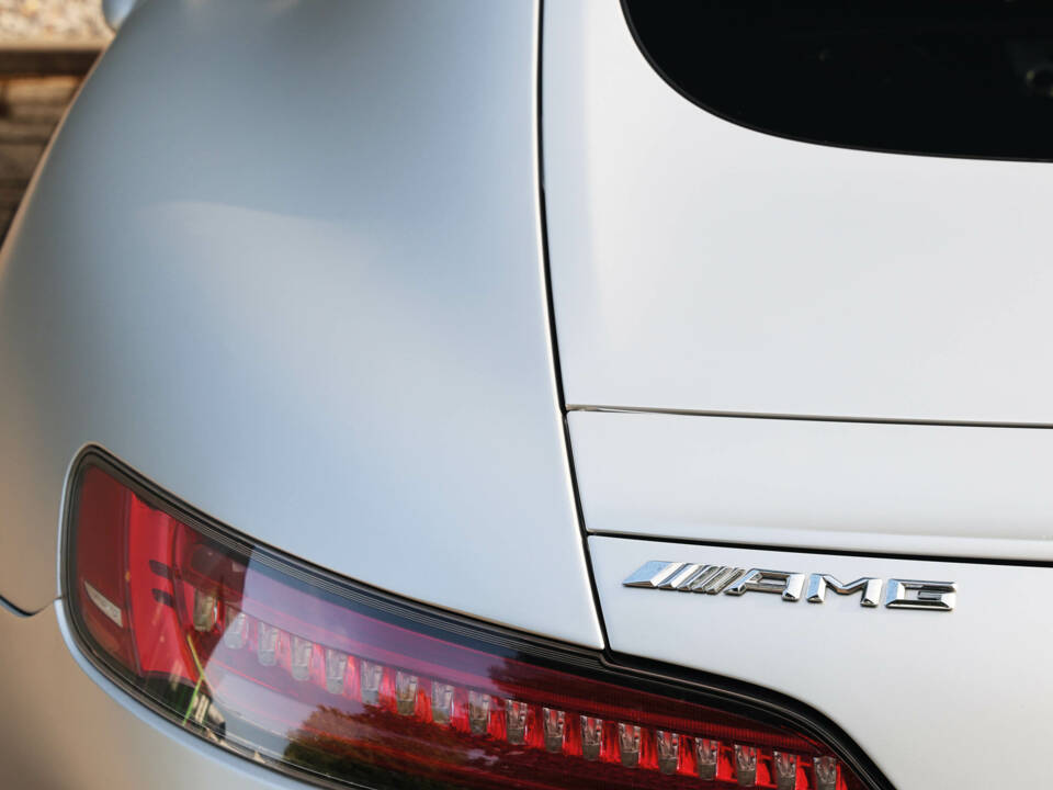 Image 34/56 of Mercedes-AMG GT-S (2017)