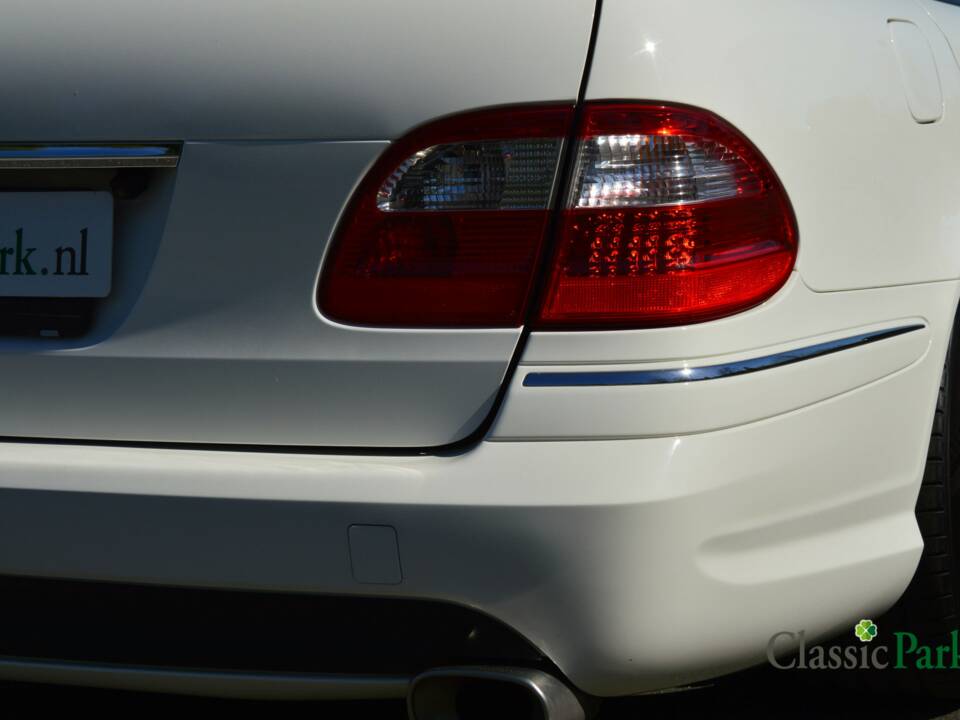 Image 49/50 of Mercedes-Benz E 500 T (2004)